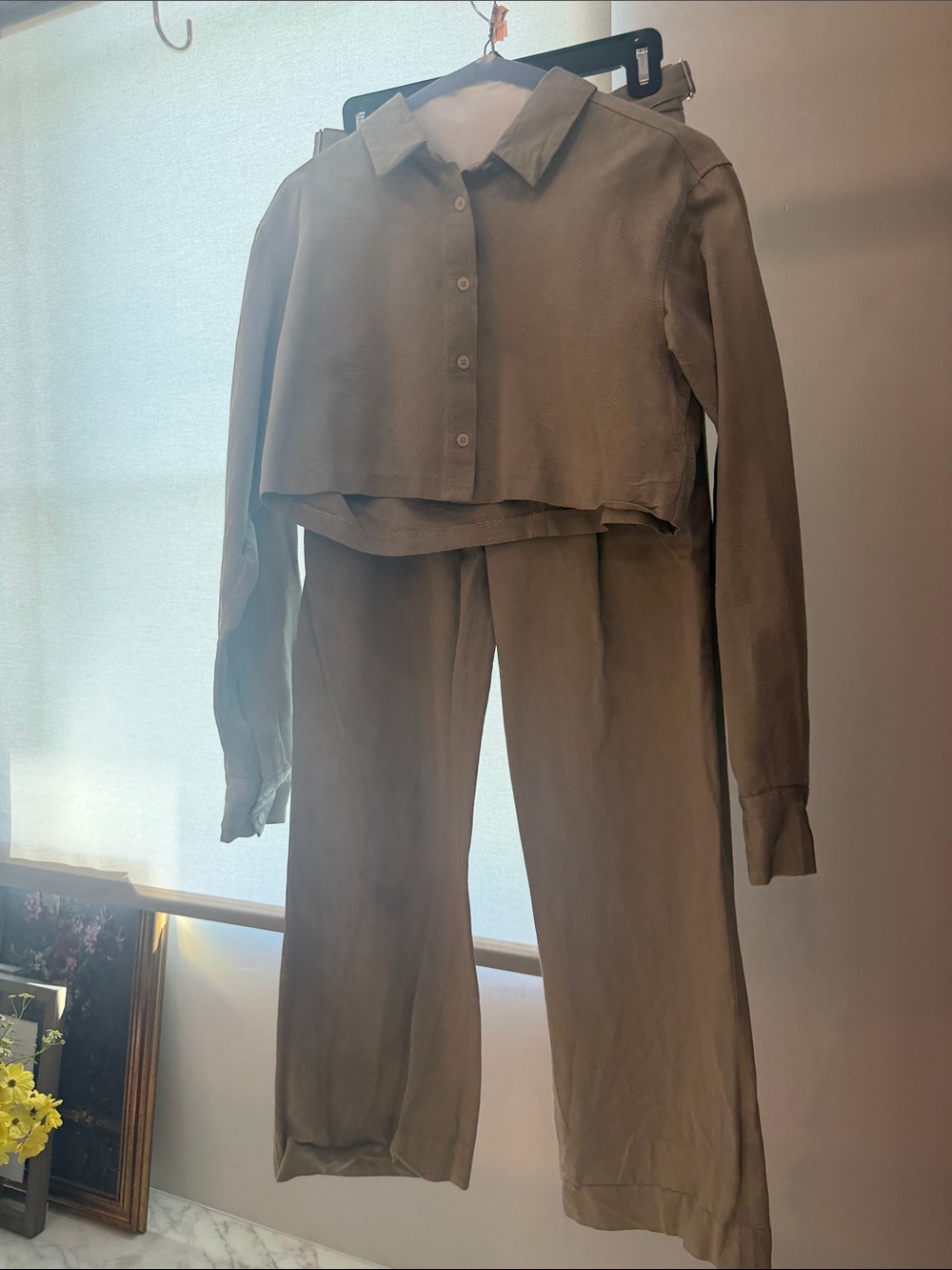 KITH Women's Two-Piece Crop Buttom up & Wide-Leg Pants Set - Taupe